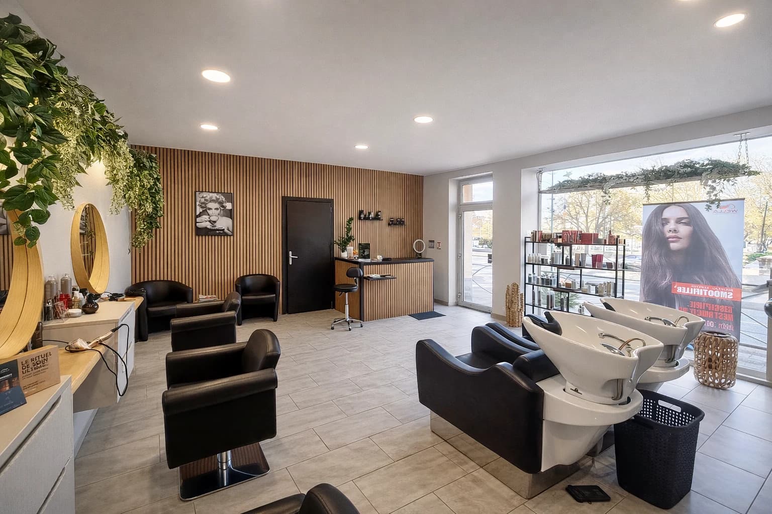 Intérieur lumineux et chaleureux de Mon Salon à Châteauneuf-du-Rhône